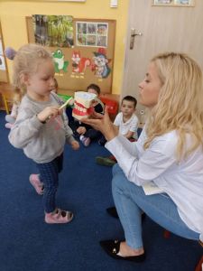 Zdrowe zęby mamy-marchewkę zajadamy