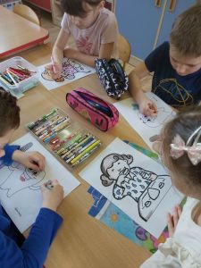 Realizujemy program „Zdrowe zęby mamy, marchewkę zajadamy”