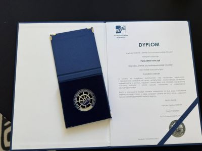 Pani Alina Tomczyk, została uhonorowana prestiżową odznaką „Sternik Zachodniopomorskiej Oświaty”