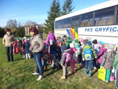 Myszki i Krasnoludki na wycieczce w lesie